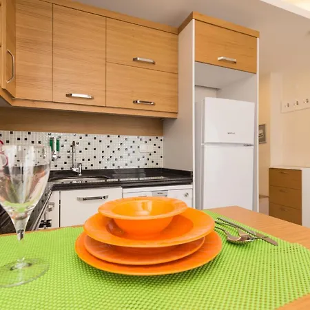 Unaloglu Suites דירה *
