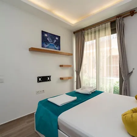 Unaloglu Suites דירה